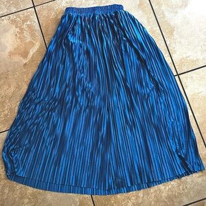 Elegant Blue Pleated Skirt Size Small